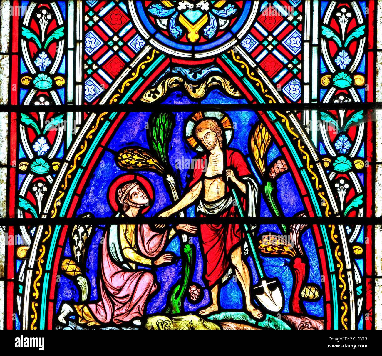 Maria Maddalena, errori del Cristo risorto per il giardiniere, chiesa Feltwell, vetrate di Didron di Parigi, 1860, finestra della risurrezione, Norfolk Foto Stock
