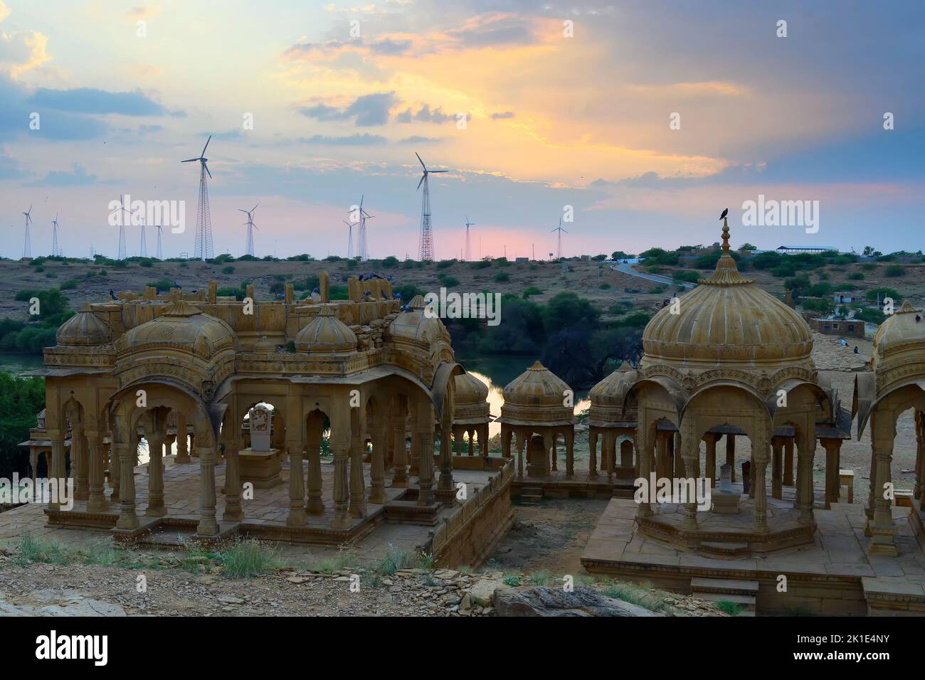 Bada Bagh o Barabagh, significa grande giardino, è un complesso di giardino a Jaisalmer, Rajasthan, India, per cenotafi reali di Maharajas o re di Jaisalmer. Foto Stock