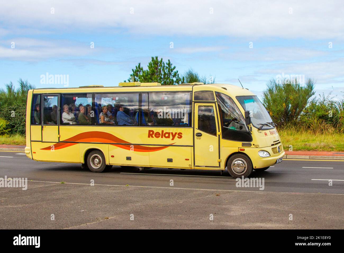 Relays Coach Holidays 2005 SITCAR BELUGA 4250cc Euro 3 Diesel Bus a Southport, Regno Unito Foto Stock