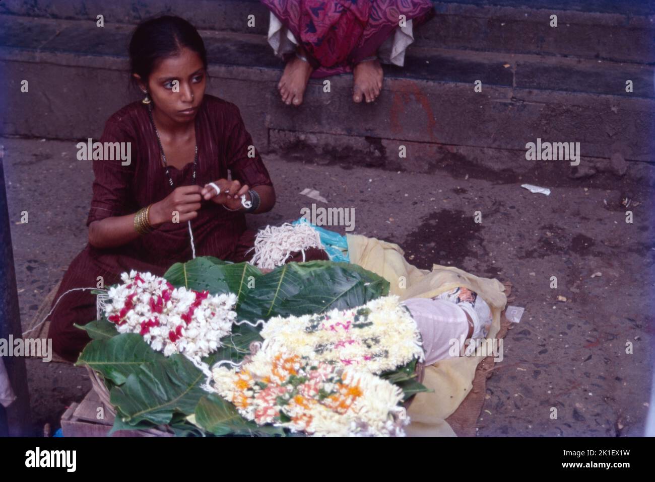 Venditore di fiori, Gujra Wali, Mumba Foto Stock