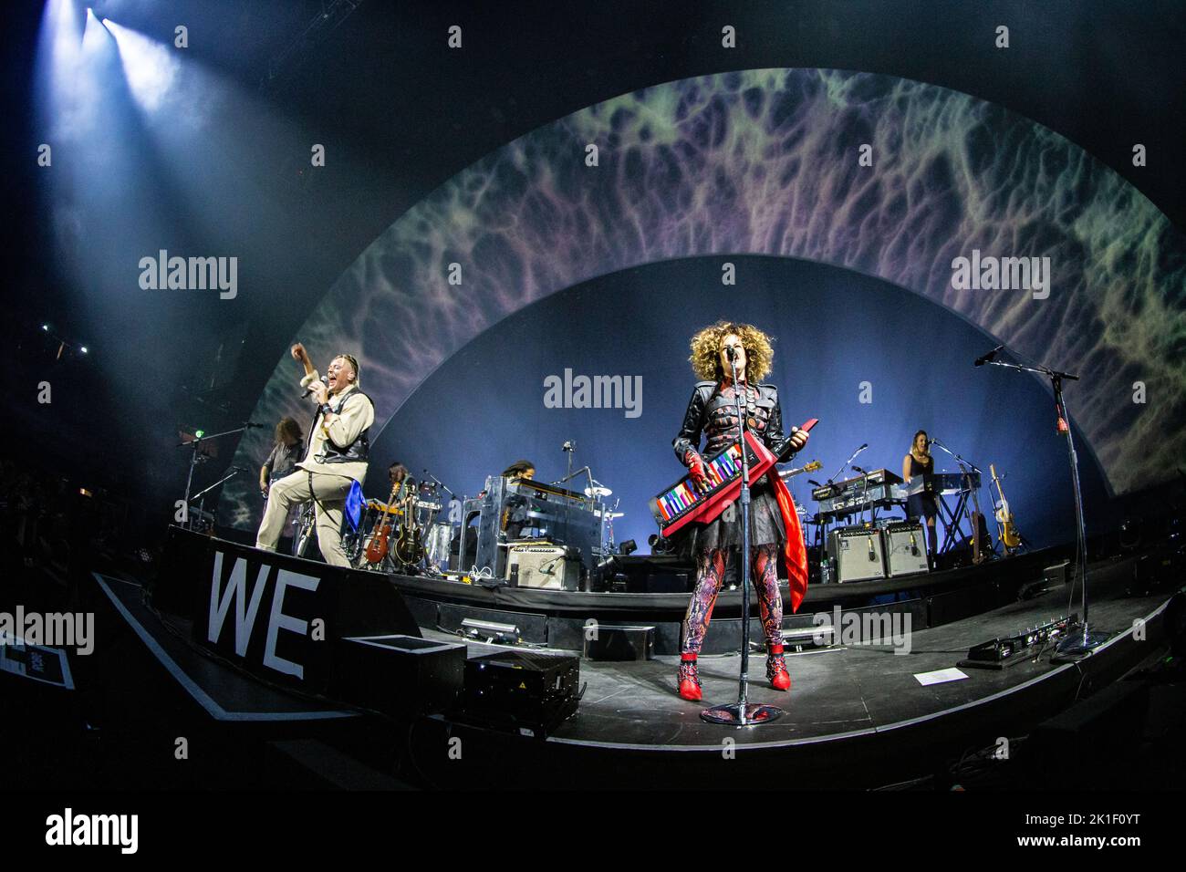 Milano Italia. 17 settembre 2022. La rock band canadese ARCADE FIRE si esibisce dal vivo sul palco al Mediolanum Forum durante il 'The WE Tour 2022'. Foto Stock