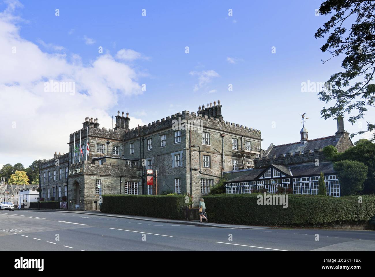 Il Bedford Hotel si trova nella città di Tavistock nel Devonshire. Un tempo il ritiro del Duca di Bedford ora un edificio storico dell'Inghilterra, classificato di II grado. Foto Stock