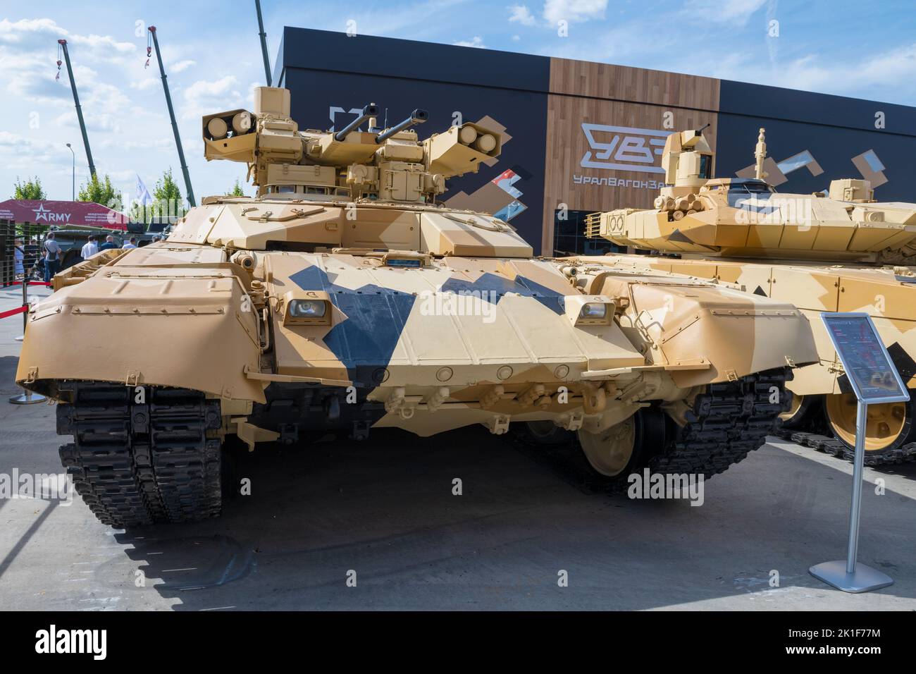 REGIONE DI MOSCA, RUSSIA - 19 AGOSTO 2022: Veicolo da combattimento di supporto al carro armato 'Terminator-2' (BMPT-72) sul forum tecnico-militare internazionale 'Army-2022 Foto Stock