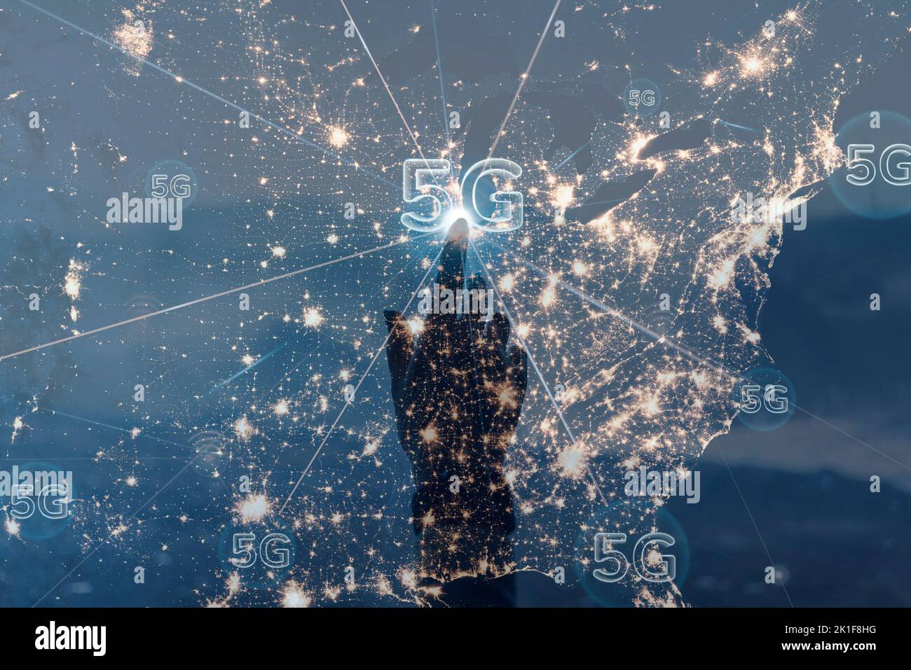 Tecnologia di comunicazione digitale di base con remix digitale con schermo virtuale a sfioramento a mano Foto Stock