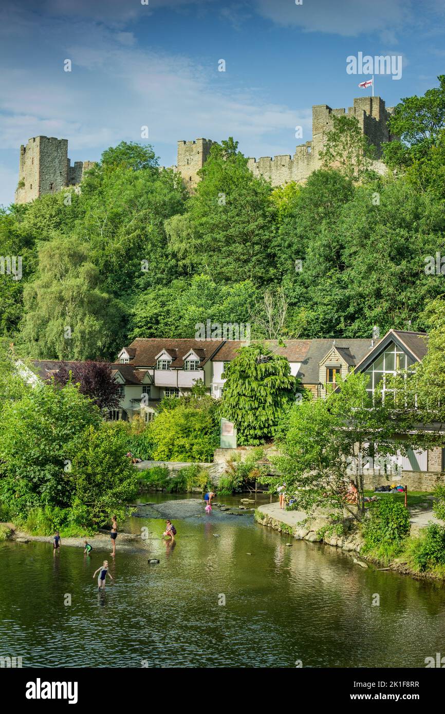 Fiume Teme e Castello di Ludlow Foto Stock