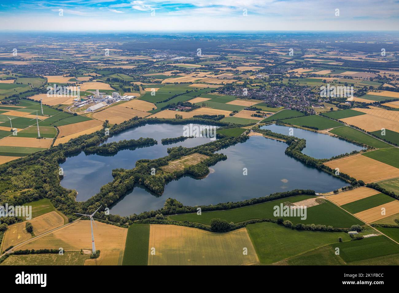 Vista aerea, lago ricreativo Menzelen, miniera di sale di roccia, e vista quartiere Menzelen, Alpi, basso Reno, Nord Reno-Westfalia, Germania, DE, Europa, R. Foto Stock