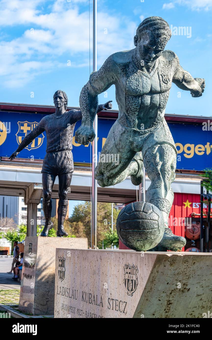 Scultura o statua di Ladislau Kubala Stecz al di fuori del campo Nou Foto Stock