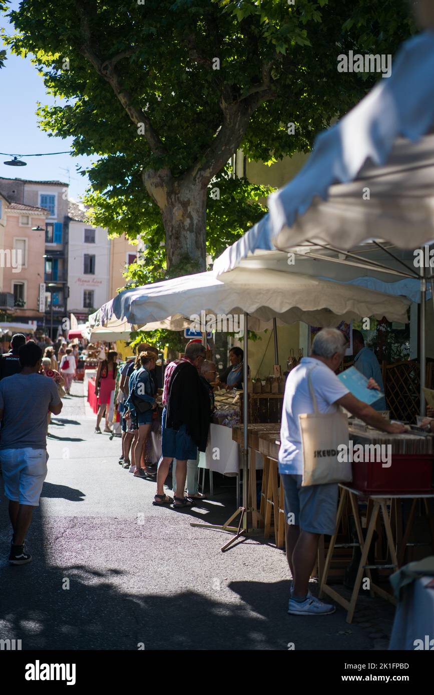Mercato tradizionale di strada, Apt, Provenza, Francia, Europa Foto Stock