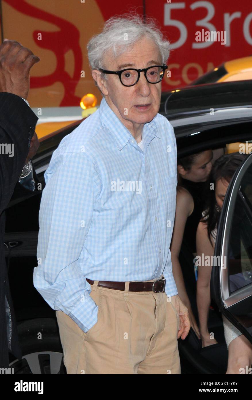 **FOTO FILE** Woody Allen si ritira da Filmmaking. NEW YORK, NY - 15 LUGLIO: Woody Allen arriva al 'Irraational Man' New York Screening a MoMA il 15 luglio 2015 New York City. Credito: Diego Corredor/MediaPunch Foto Stock