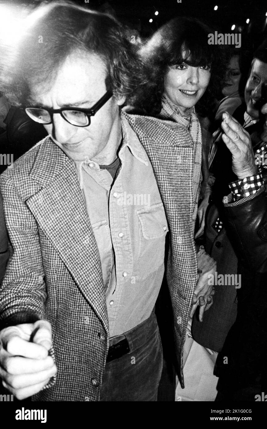 **FOTO FILE** Woody Allen si ritira da Filmmaking. Woody Allen e Diane Keaton 1980s credito: Adam Scull/PHOTOlink/MediaPunch Foto Stock