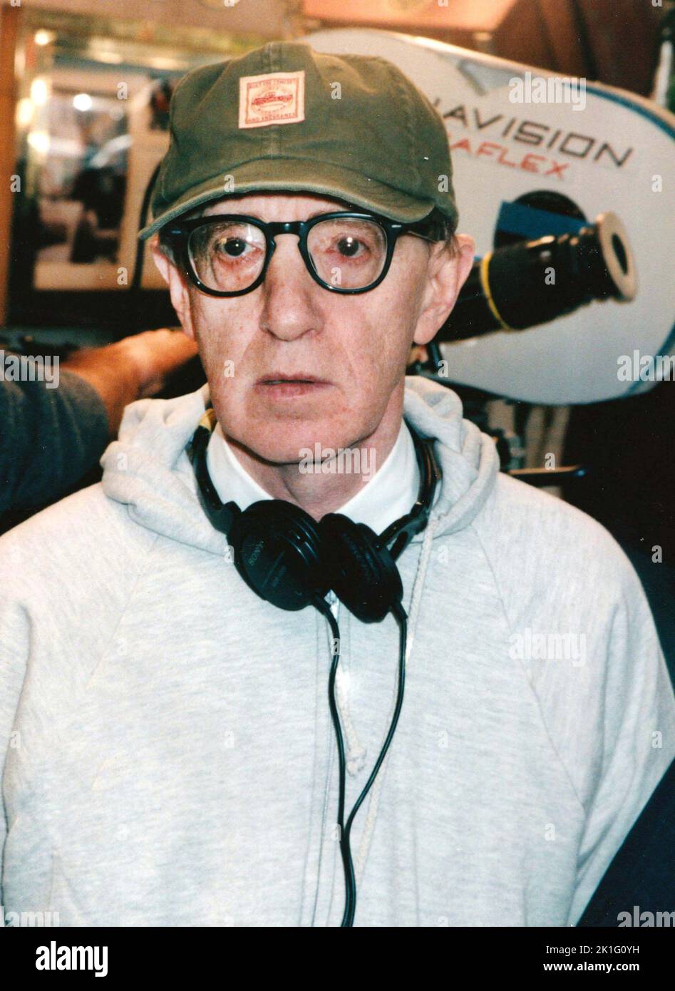 **FOTO FILE** Woody Allen si ritira da Filmmaking. Woody Allen unated Foto di John Barrett/PHOTOlink /MediaPunch Foto Stock