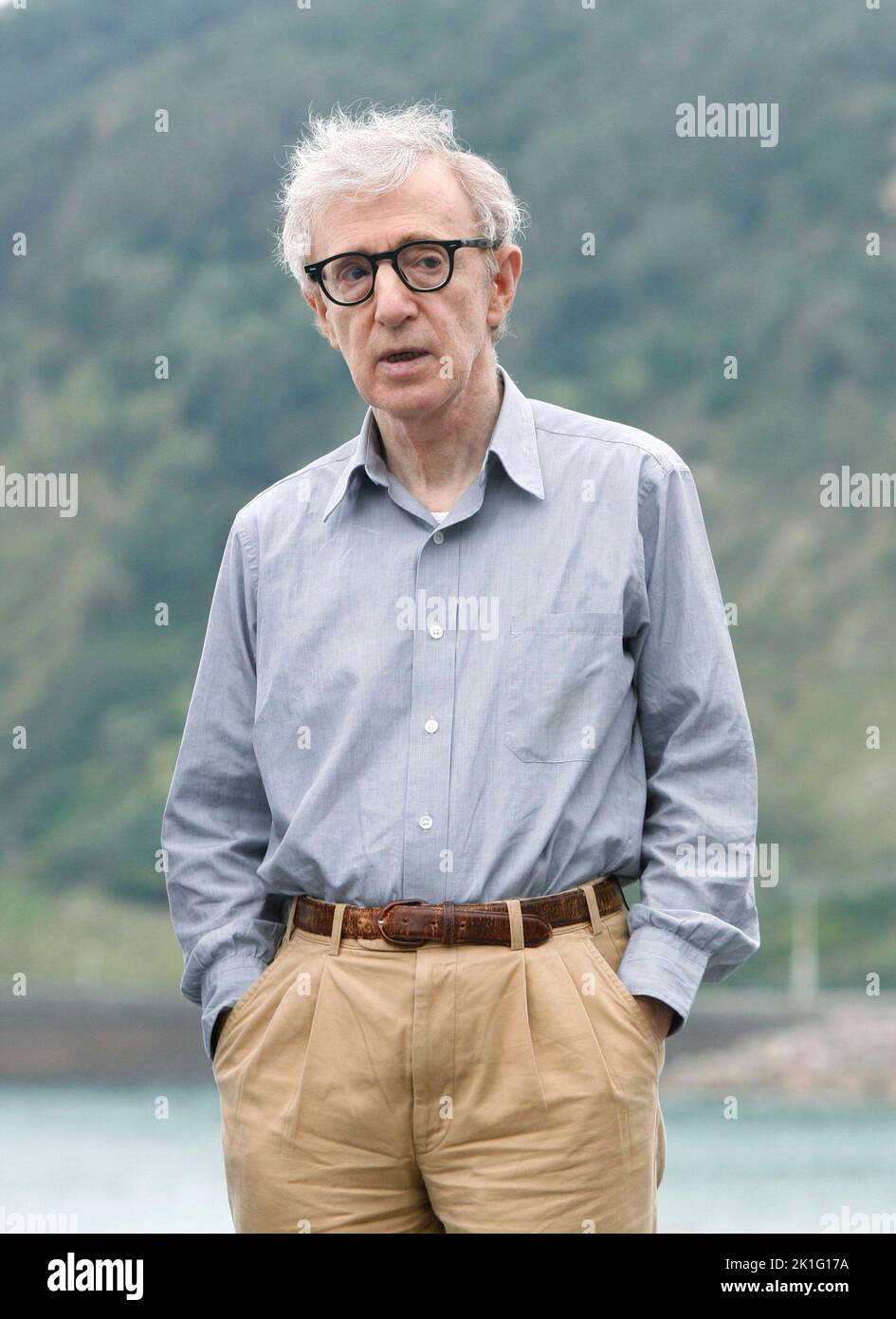 **FOTO FILE** Woody Allen si ritira da Filmmaking. Woody Allen partecipa al bando fotografico / press conf. Per VICKY CRISTINA BARCELLONA al Festival de San Sebastian Donstia 56th a San Sebastian, Spagna. 18 settembre 2008 credito: Walter McBride/MediaPunch Foto Stock