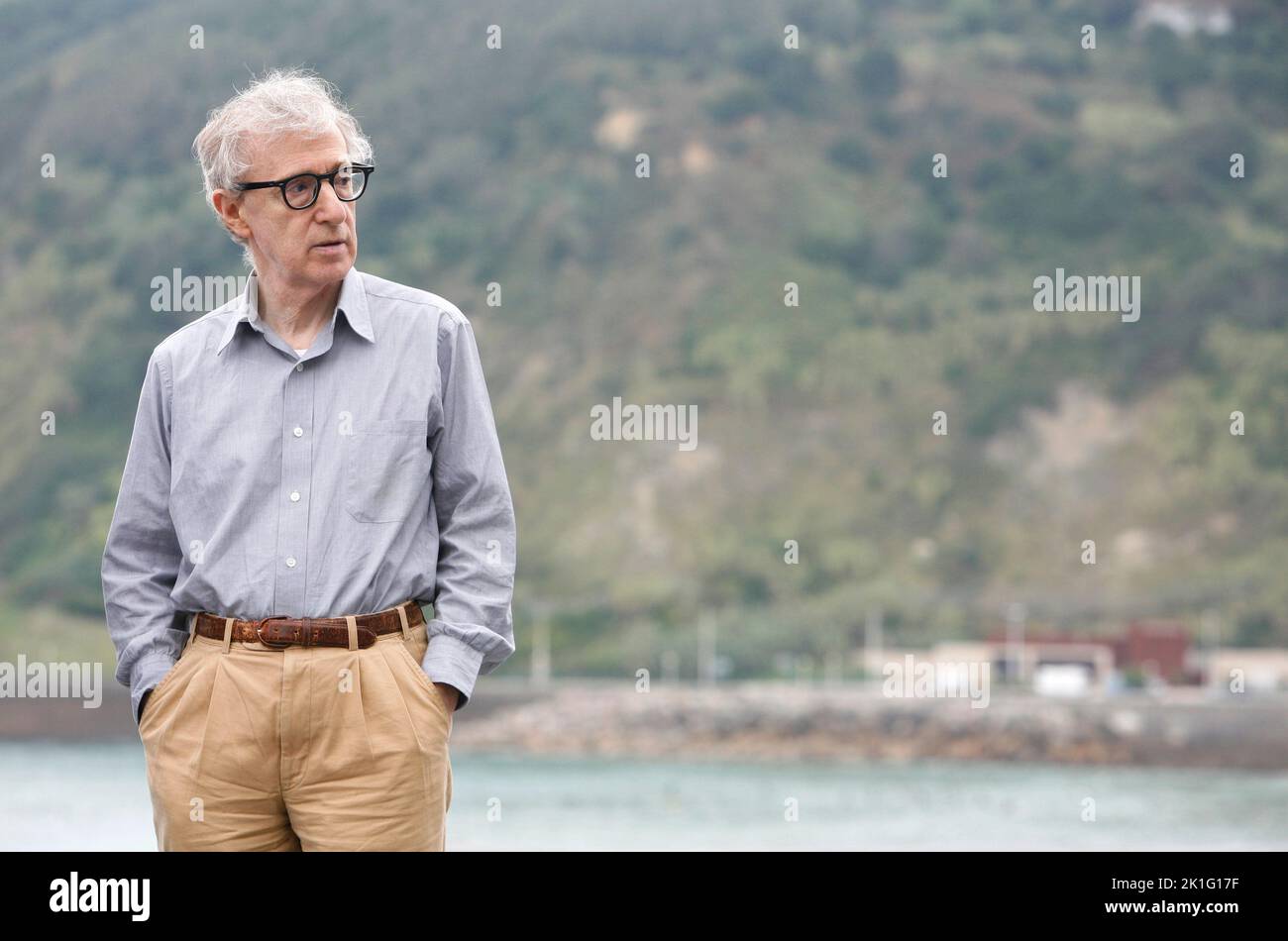 **FOTO FILE** Woody Allen si ritira da Filmmaking. Woody Allen partecipa al bando fotografico / press conf. Per VICKY CRISTINA BARCELLONA al Festival de San Sebastian Donstia 56th a San Sebastian, Spagna. 18 settembre 2008 credito: Walter McBride/MediaPunch Foto Stock