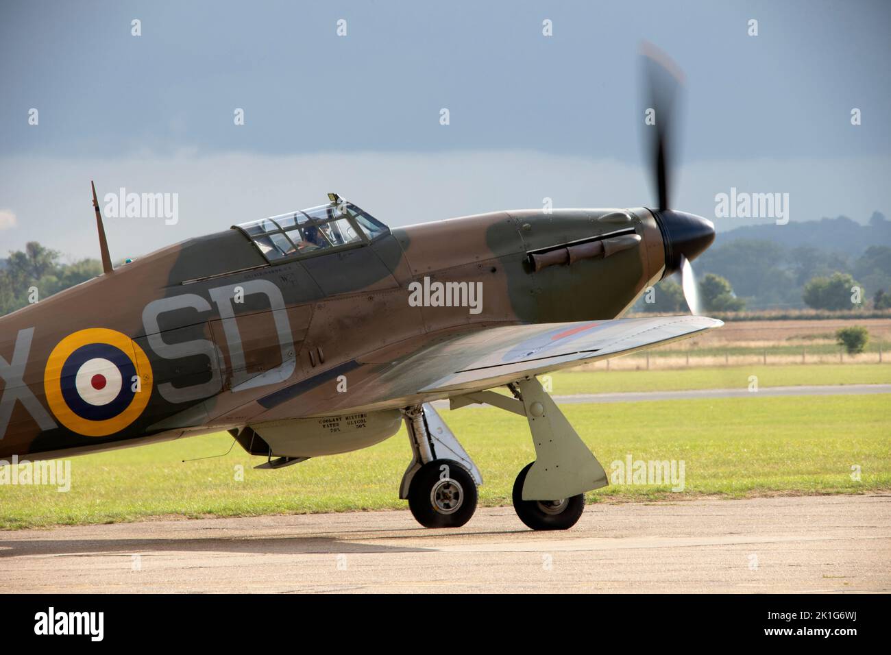 Hawker Hurricanes decollo per formare la grande mostra di volo ala al Duxford Battle of Britain Airshow di IWM 10th settembre 2022 Foto Stock