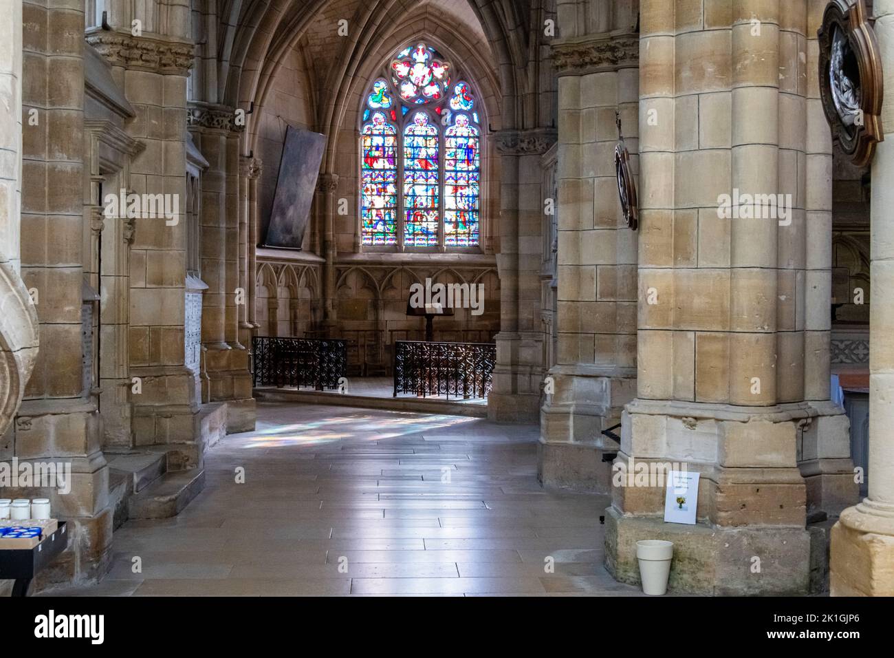 L'interno di Notre-Dame de l'Épine nel piccolo villaggio di l'epine a Marne, Grand Est Francia. Foto Stock