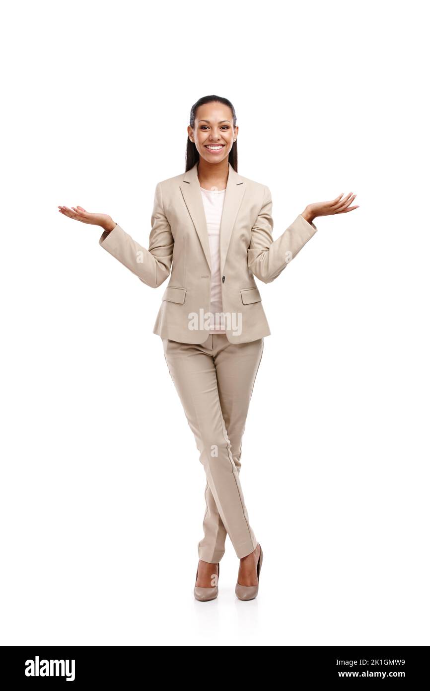 Quale scegliere. Ritratto completo di una giovane e attraente donna d'affari che tiene le mani fuori isolato su bianco. Foto Stock