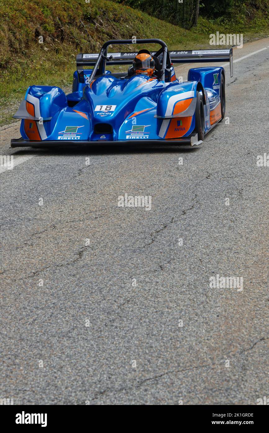 CHAMROUSSE, FRANCIA, 20 agosto 2022 : Automobile da corsa durante la corsa in salita Chamrousse. L'arrampicata è un ramo del motorsport in cui i piloti competono contro Foto Stock