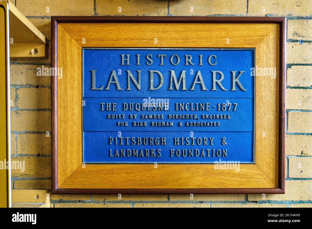 Targa di riferimento storico nazionale nella stazione inferiore del Duquesne Incline a Pittsburgh, Pennsylvania. Foto Stock