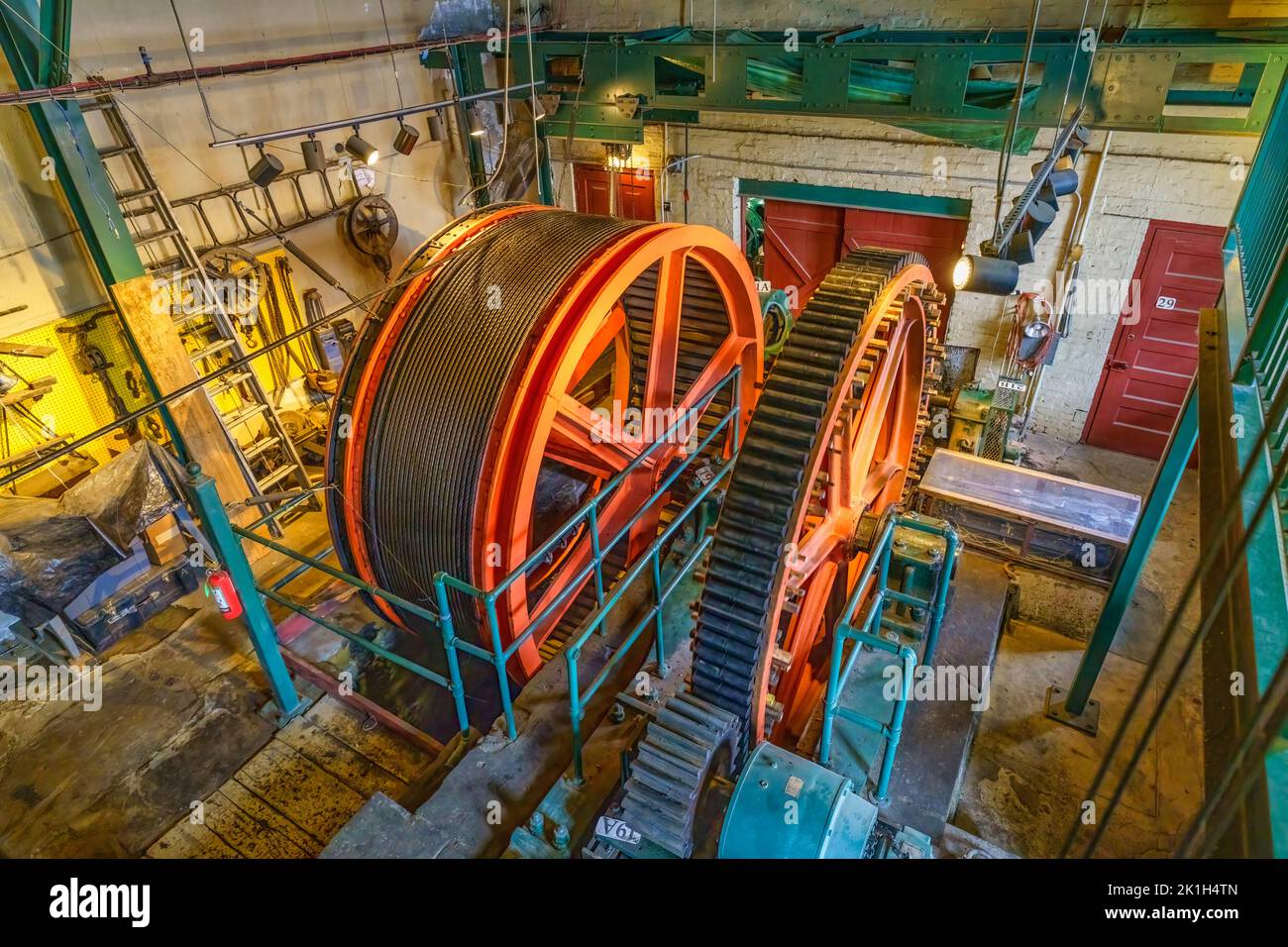 Le ruote avvolgicavo del Duquesne Incline nella sua stazione superiore a Pittsburgh, Pennsylvania. Foto Stock