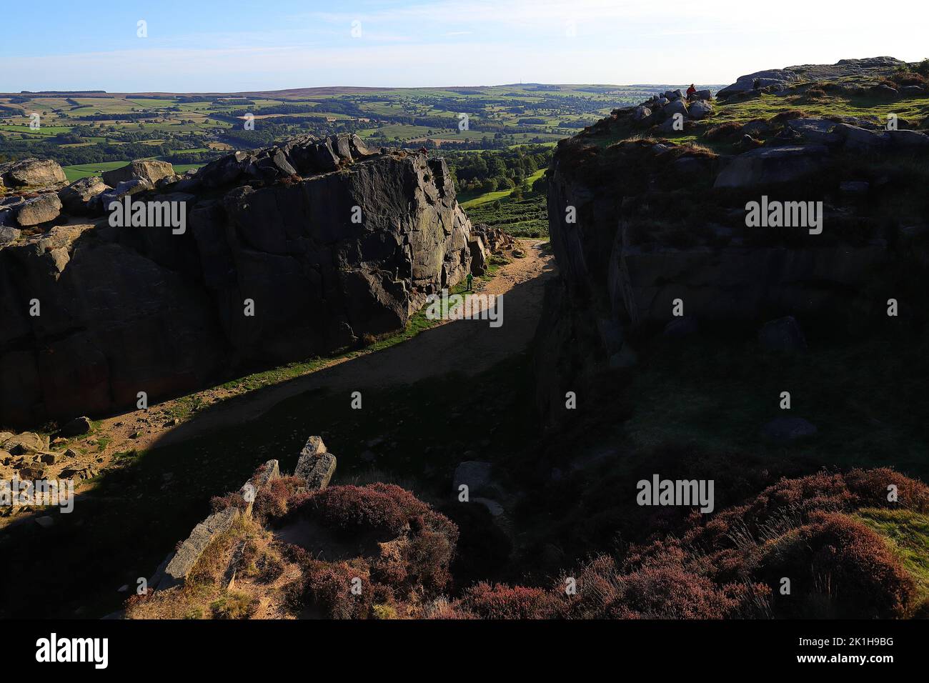 Cow & Calf Rocks su Ilkley Moor nel West Yorkshire, Regno Unito Foto Stock