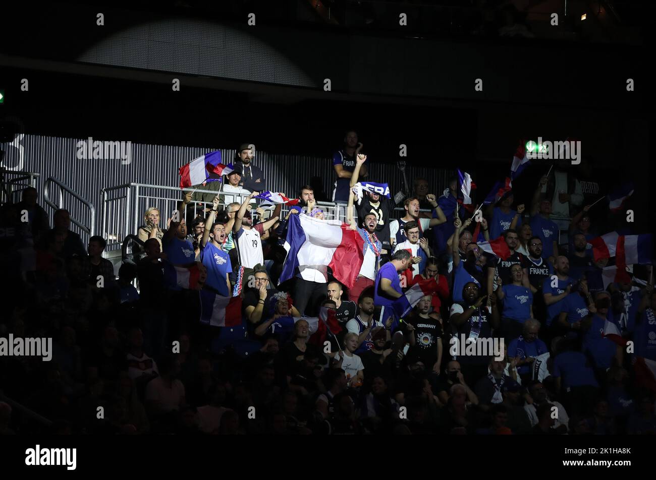 Zuschauer Fans Frankreich Spagna vs Francia FIBA EuroBasket 2022 medaglia d'oro partita finale 18.09.2022 Mercedes Benz Arena Berlin © diebilderwelt / Alamy Stock Foto Stock
