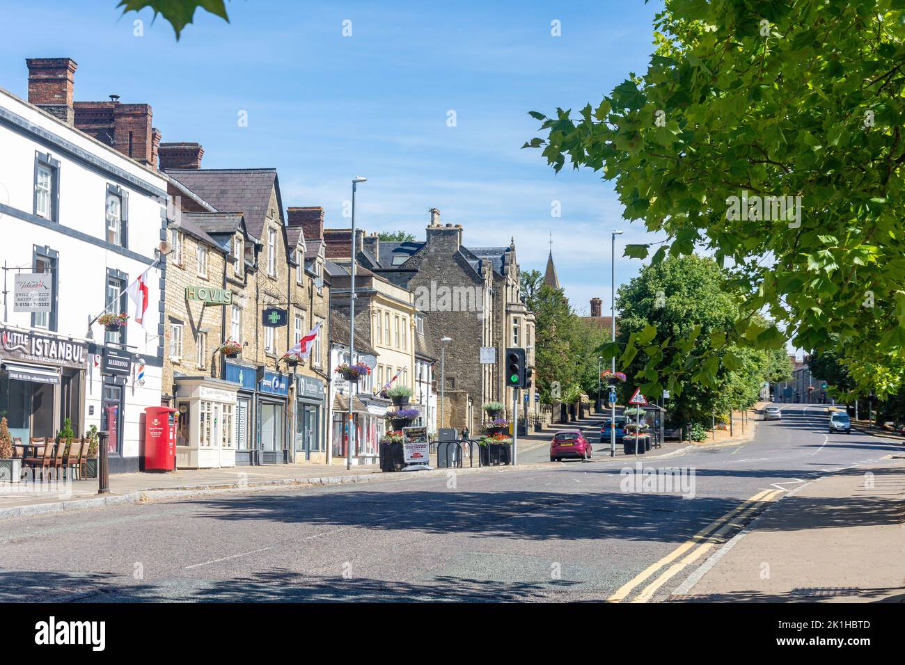 High Street, Brackley, Northamptonshire, Inghilterra, Regno Unito Foto Stock