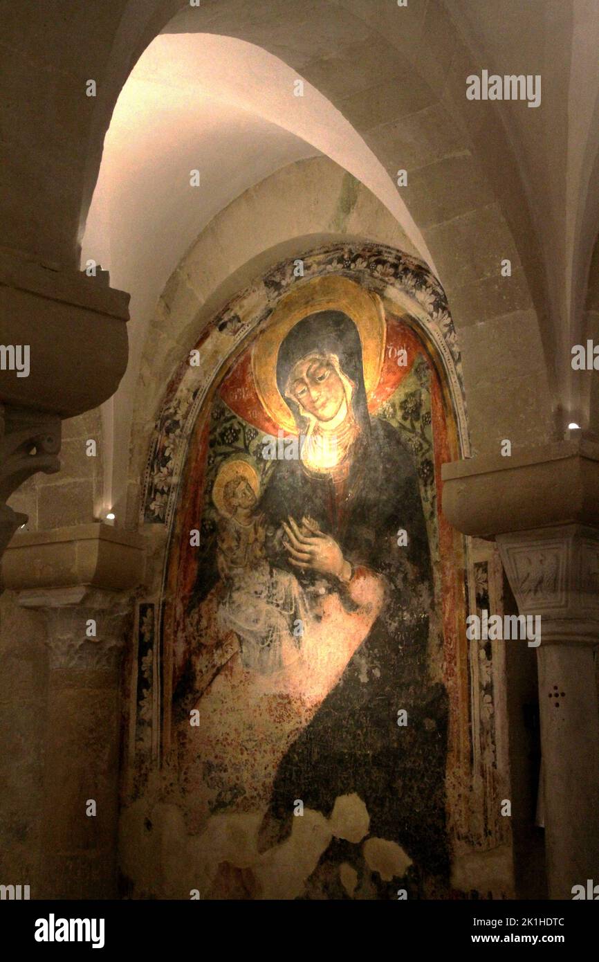 Otranto, Italia. Interno della Cattedrale del 11th ° secolo. Murale nella camera sotterranea, raffigurante Santa Maria con il Bambino Santo. Foto Stock