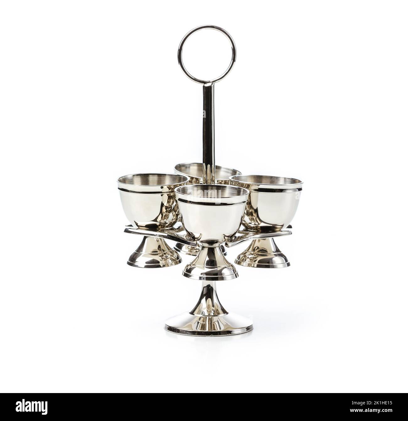 Supporto per tazza in acciaio inox o supporto per uovo su sfondo bianco. Stoviglie per feste. Foto Stock
