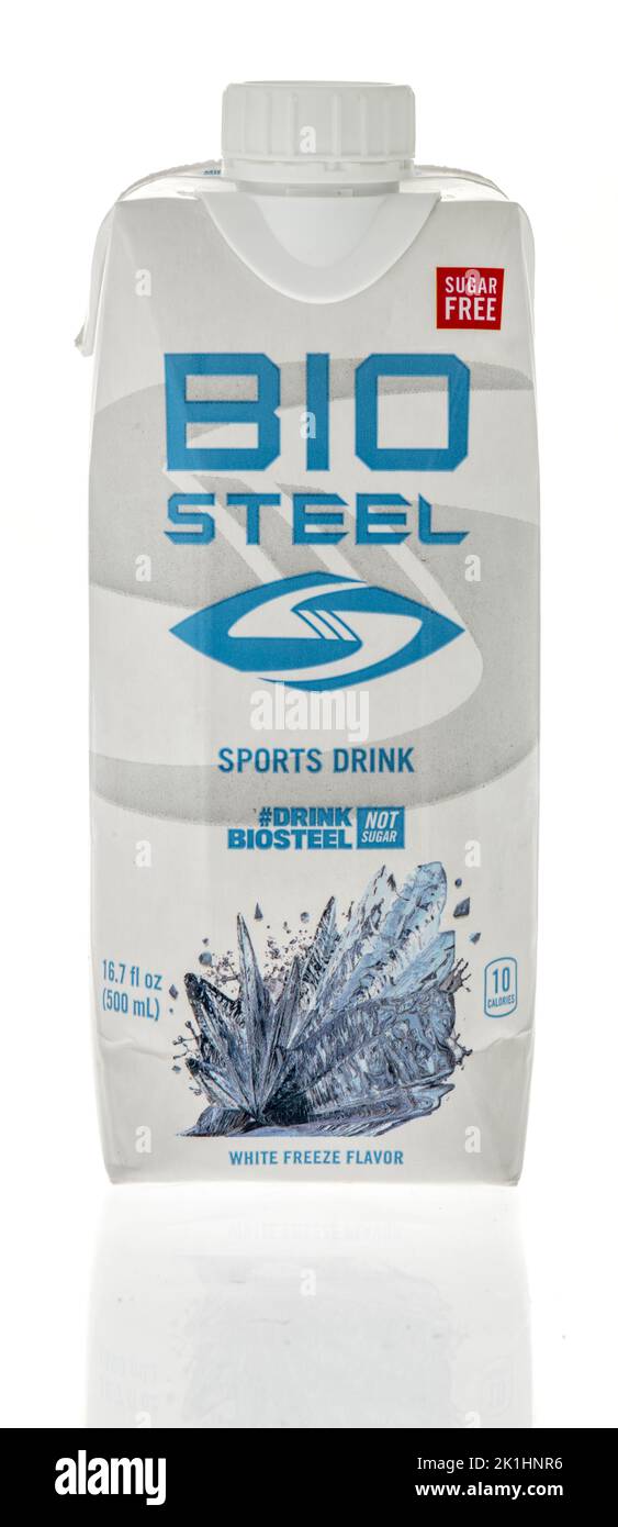 Winneconne, WI - 11 settembre 2022: Una bottiglia di Bio Steel sport drink su uno sfondo isolato. Foto Stock