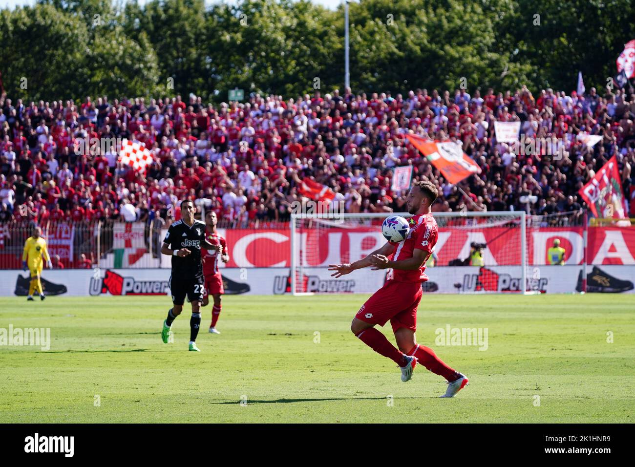 Monza, Italia. 18th Set, 2022. U-Power Stadium, Monza, Italia, 18 settembre 2022, Carlos Augusto (AC Monza) durante AC Monza vs Juventus FC - calcio italiano Serie A Match Credit: Live Media Publishing Group/Alamy Live News Foto Stock