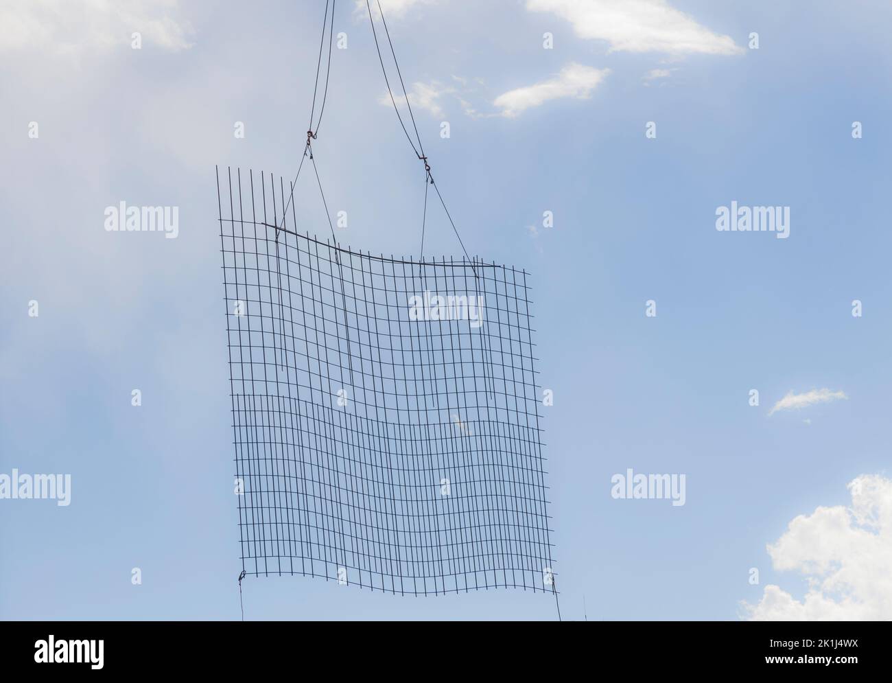 Ariose strutture metalliche contro il cielo blu Foto Stock