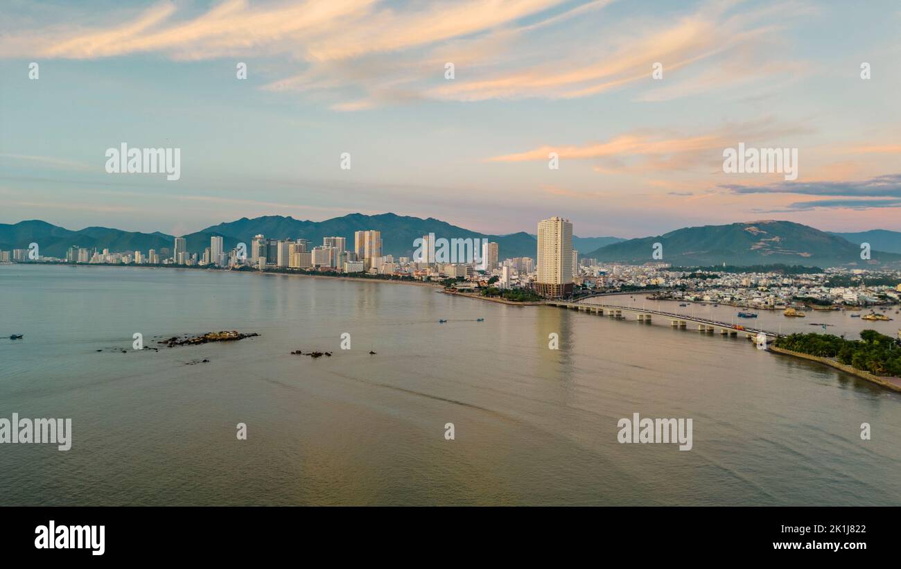 4 settembre 2022: Alba nella città di Nha Trang, provincia di Khanh Hoa, Vietnam Foto Stock