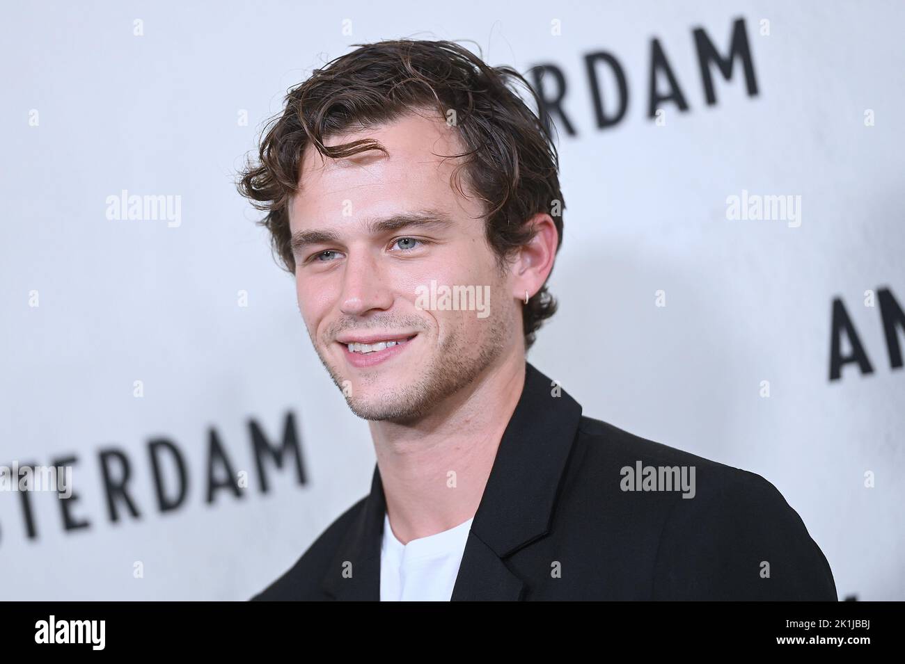 New York, Stati Uniti. 18th Set, 2022. Brandon Flynn partecipa alla prima di 'Amsterdam' di New York all'Alice Tully Hall di New York, NY, il 18 settembre 2022. (Foto di Anthony Behar/Sipa USA) Credit: Sipa USA/Alamy Live News Foto Stock