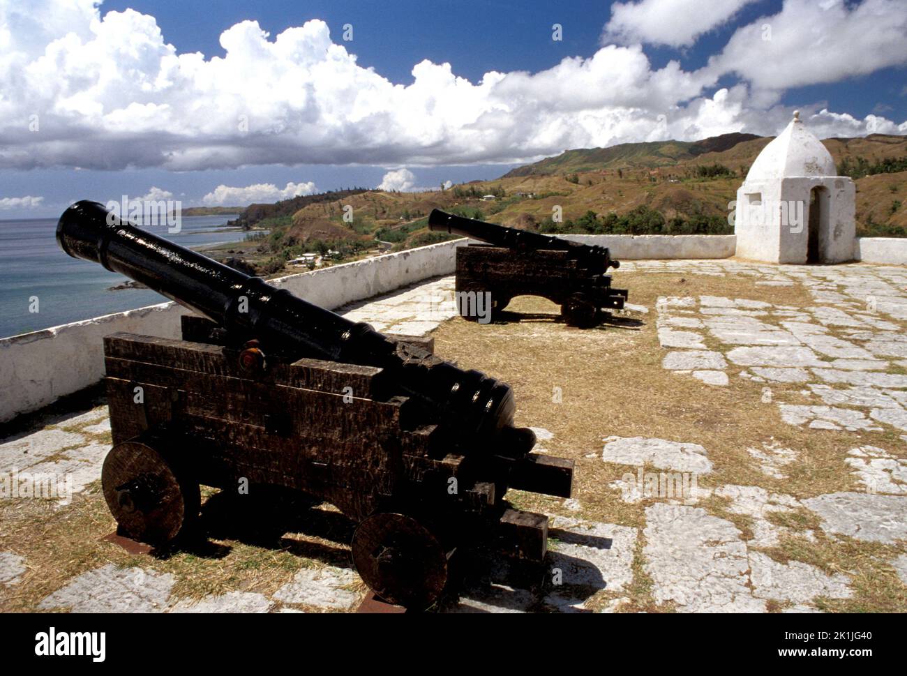 Umatac, Guam meridionale. Sui promontori sopra Umatac, dove Magellan potrebbe essere atterrato nel 1521, i forti della guardia di cannone spagnola sono stati costruiti per evitare i pirati Foto Stock