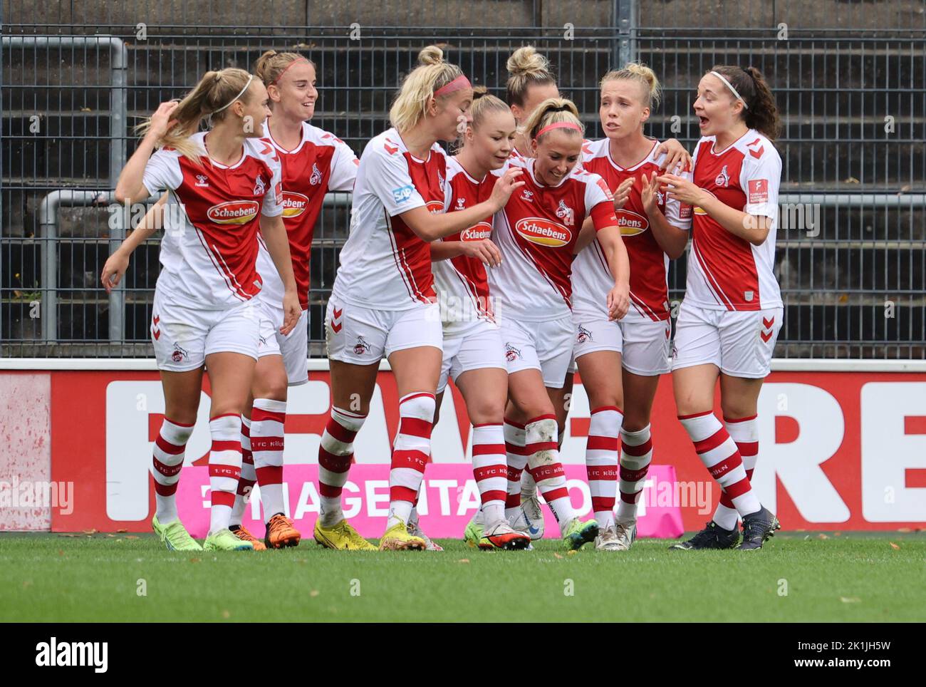 Colonia, Germania. 19th Set, 2022. Flyeralarm Frauen Bundesliga, giorno 1, 1. FC Koeln - TSG 1899 Hoffenheim, Torjubel Koeln nach dem Treffer zum 3-0 mit Sharon Beck (Koeln), Mandy Islacker (Koeln) Credit: Juergen Schwarz/Alamy Live News Foto Stock