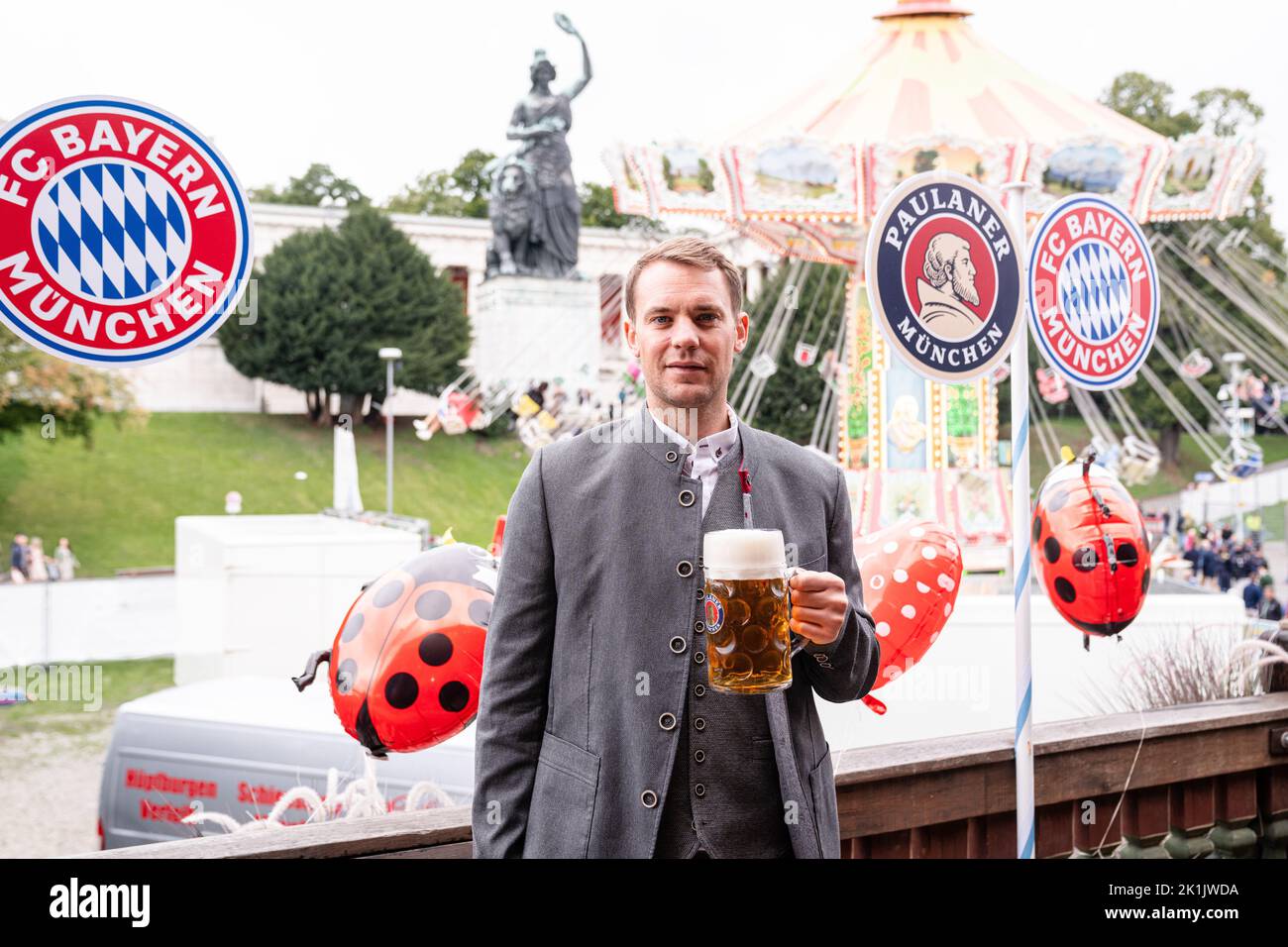 Monaco, Germania 18.09.2022, Calcio. Il team FC Bayern Muenchen visita l'Oktoberfest - Manuel Neuer Foto Stock