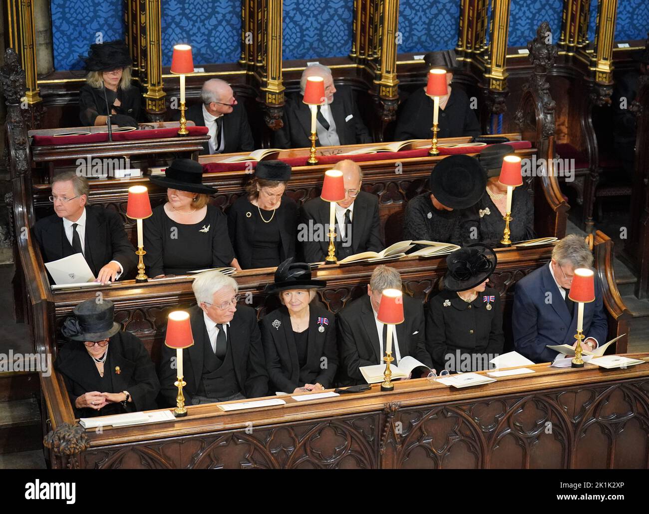 Ospiti seduti al funerale di Stato della Regina Elisabetta II, tenutosi all'Abbazia di Westminster, Londra. Data immagine: Lunedì 19 settembre 2022. Foto Stock