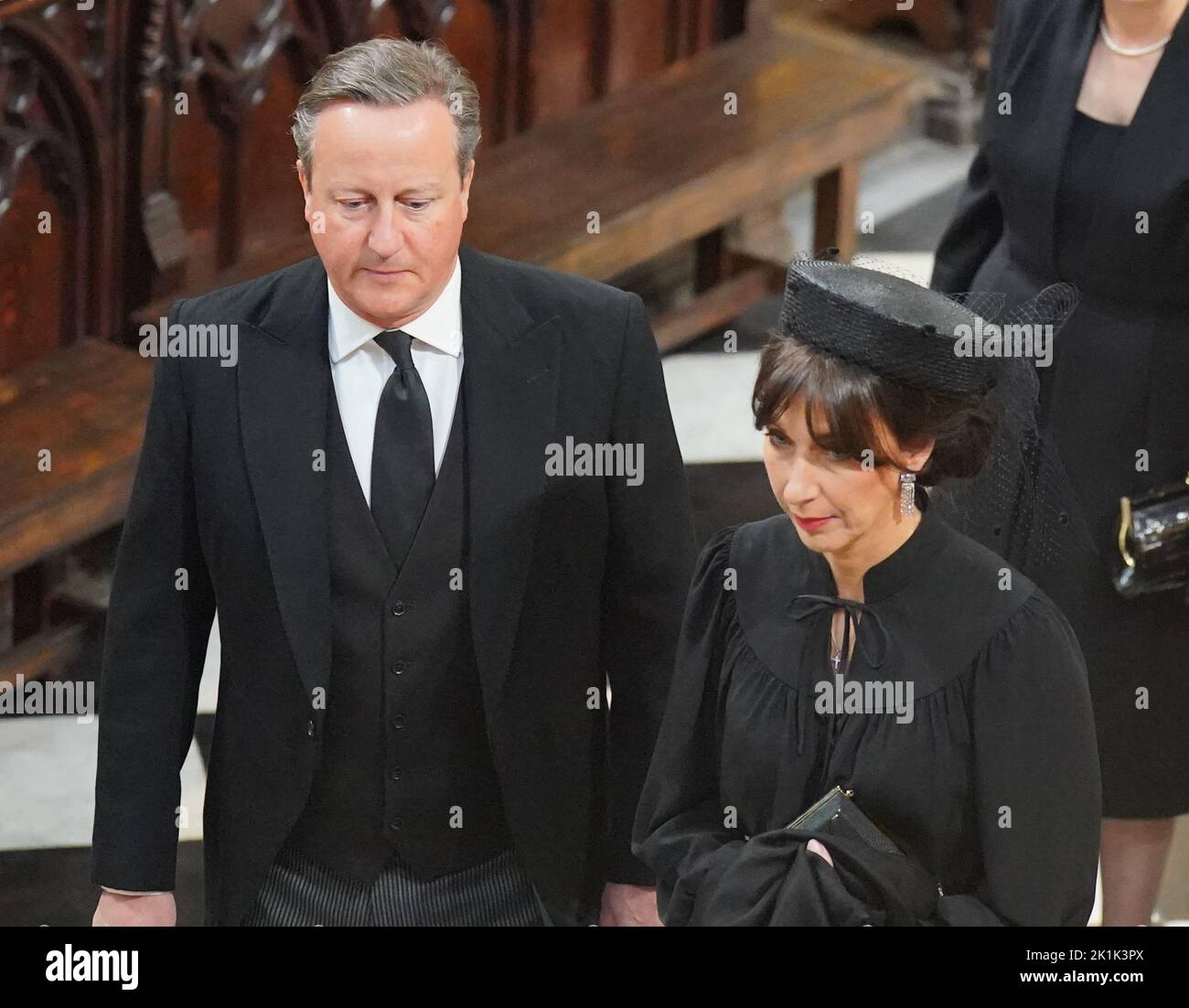 L’ex primo ministro David Cameron e sua moglie Samanatha Cameron arrivano al funerale statale della regina Elisabetta II, tenutosi all’Abbazia di Westminster, Londra. Data immagine: Lunedì 19 settembre 2022. Foto Stock