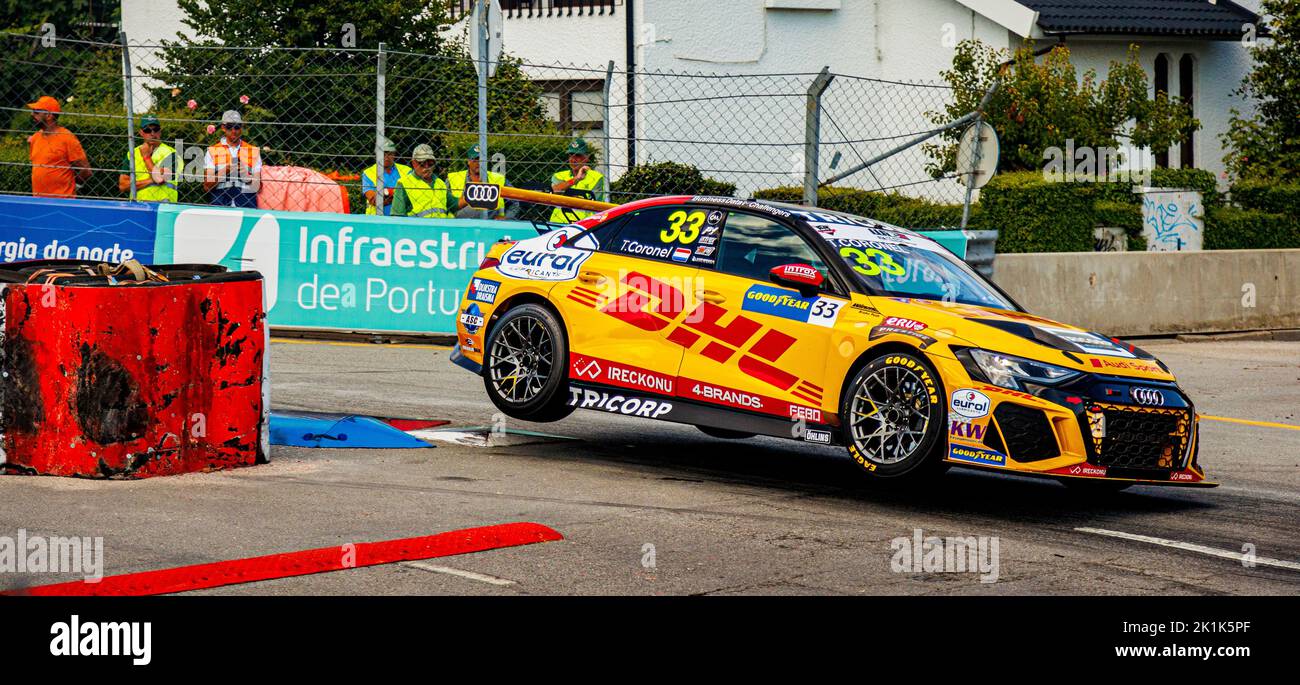 La foto è stata scattata nella zona di Chicane, sul circuito cittadino di Vila Real, sul Campionato del mondo WTCR Foto Stock