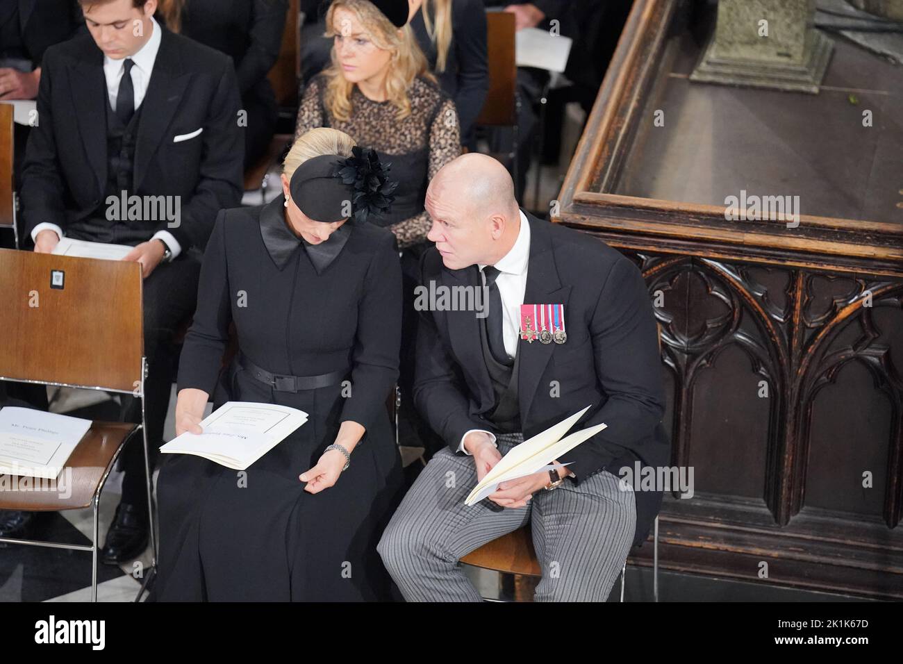 Mike Tindall e Zara Tindall al funerale statale della regina Elisabetta II, tenutosi all'Abbazia di Westminster, Londra. Data immagine: Lunedì 19 settembre 2022. Foto Stock