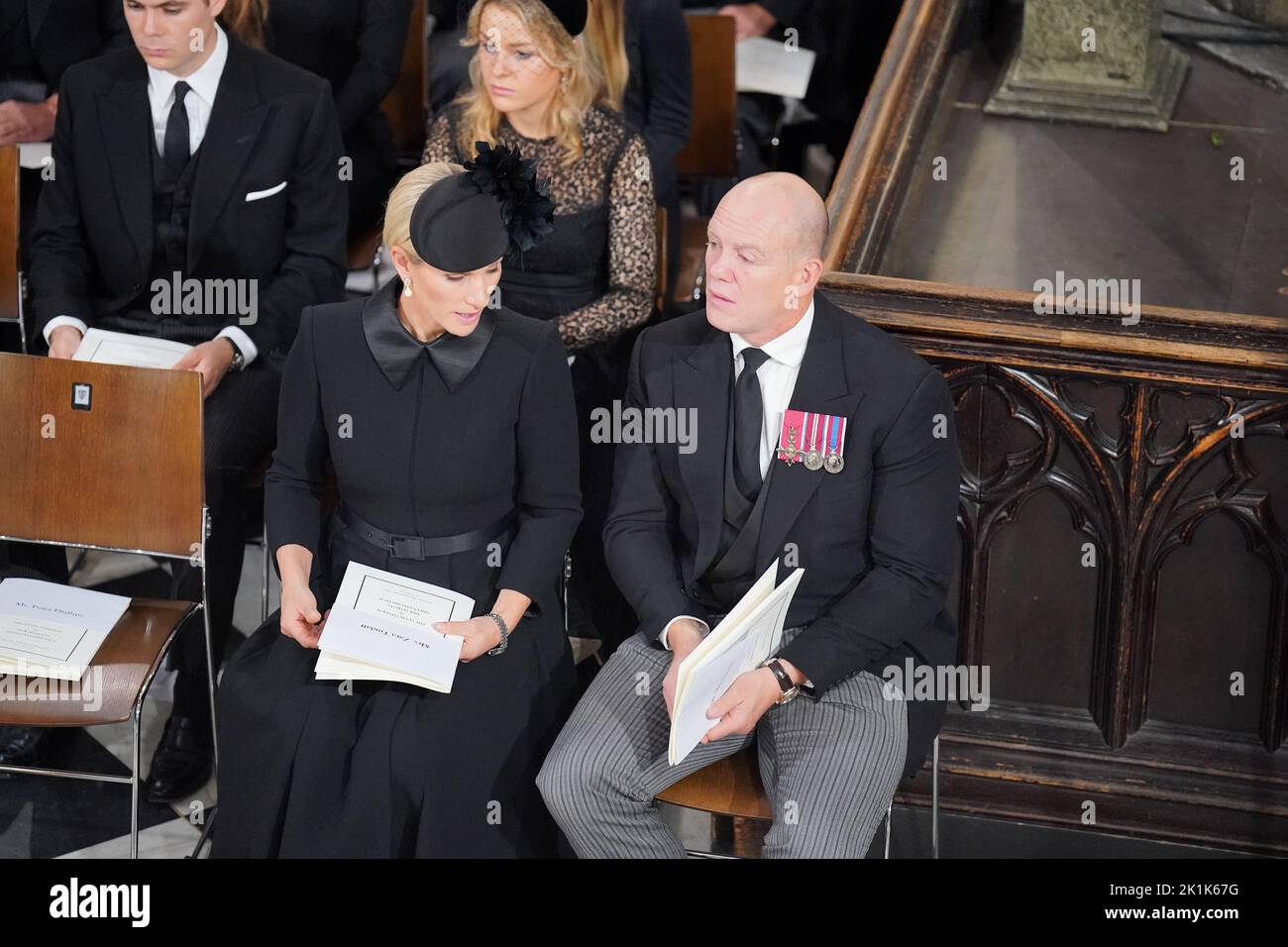 Mike Tindall e Zara Tindall al funerale statale della regina Elisabetta II, tenutosi all'Abbazia di Westminster, Londra. Data immagine: Lunedì 19 settembre 2022. Foto Stock