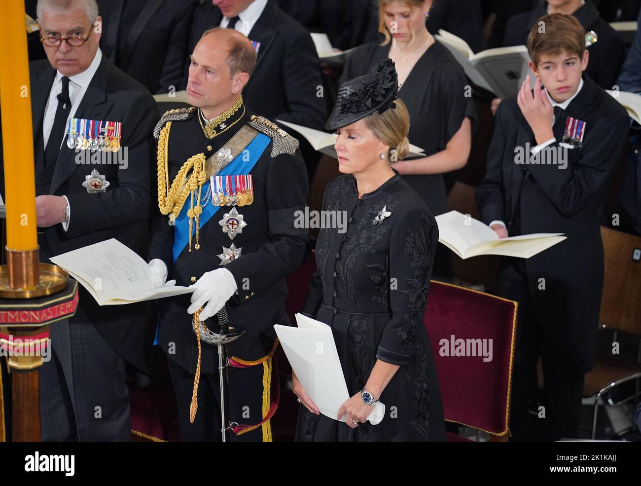 (Da sinistra a destra) il Duca di York, il Conte di Wessex, la Contessa di Wessex e James, Visconte Severn durante i funerali di Stato della Regina Elisabetta II presso l'Abbazia di Londra. Data immagine: Lunedì 19 settembre 2022. Foto Stock