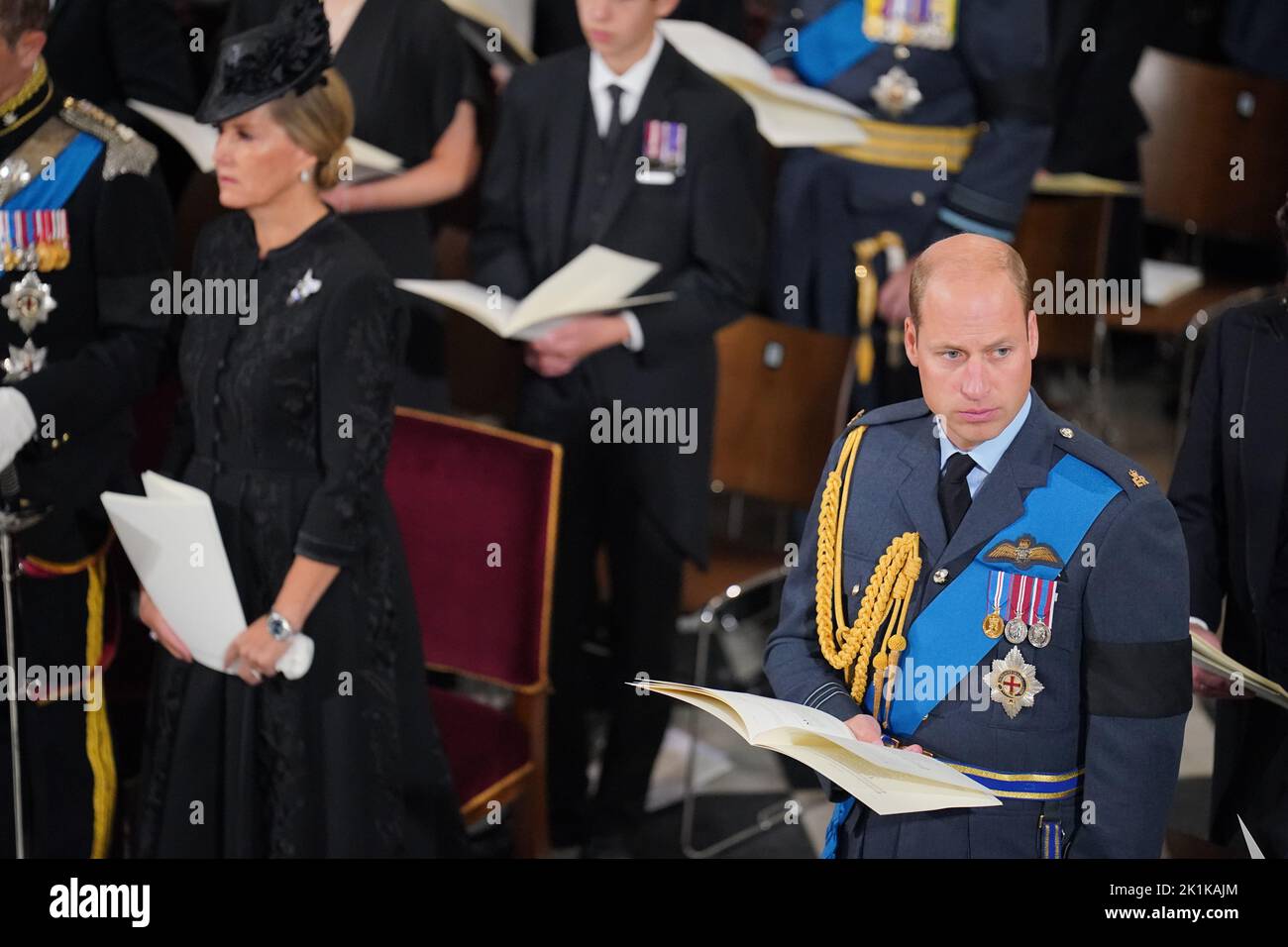 Il Principe di Galles durante il funerale statale della regina Elisabetta II presso l'Abbazia di Londra. Data immagine: Lunedì 19 settembre 2022. Foto Stock