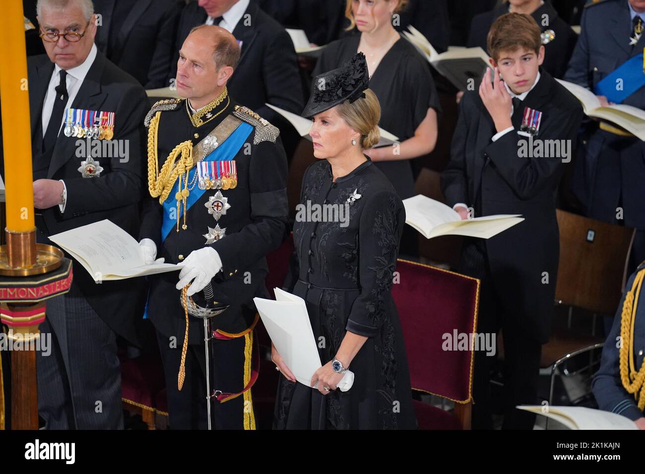 (Da sinistra a destra) il Duca di York, il Conte di Wessex, la Contessa di Wessex e James, Visconte Severn durante i funerali di Stato della Regina Elisabetta II presso l'Abbazia di Londra. Data immagine: Lunedì 19 settembre 2022. Foto Stock