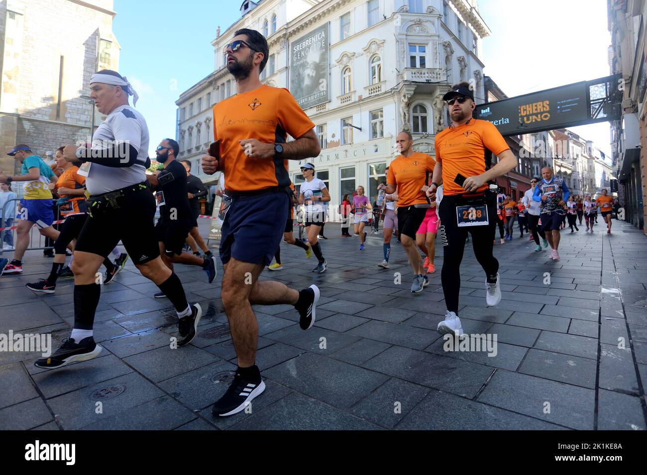 Sarajevo. 18th Set, 2022. I partecipanti si sfidano durante un evento di mezza maratona che segna la settimana europea dello sport a Sarajevo, in Bosnia-Erzegovina, il 18 settembre 2022. Credit: Nedim Grabovica/Xinhua/Alamy Live News Foto Stock