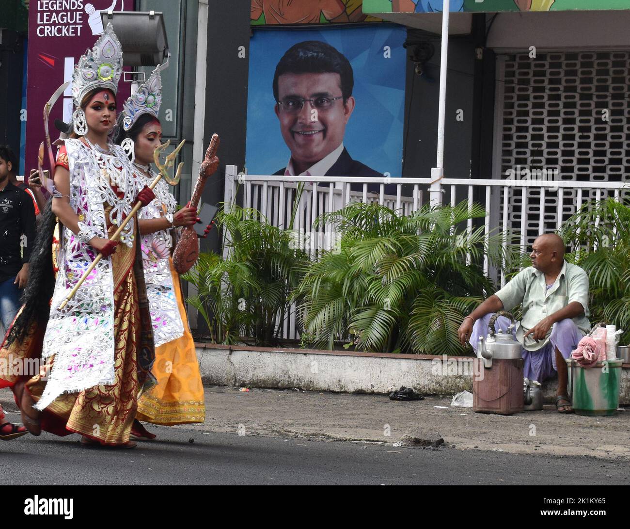 1 febbraio 2019, Kolkata, Bengala Occidentale, India: Modelli vestiti come Dea indù Durga Walk di fronte a Eden Gardens, il paradiso del cricket durante l'evento Live Durga del 777. (Credit Image: © Sayantan Chakraorty/Pacific Press via ZUMA Press Wire) Foto Stock