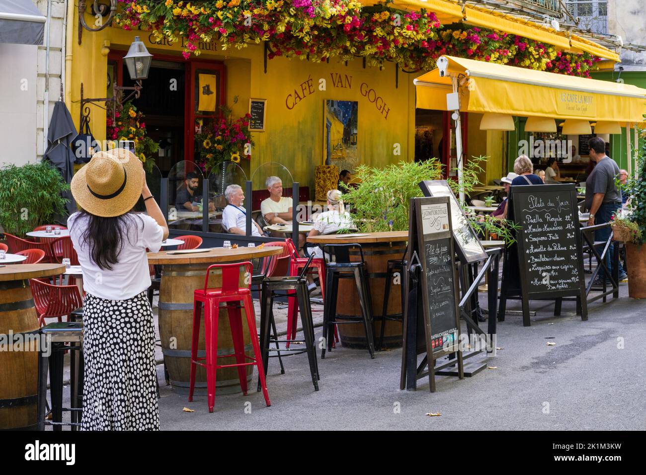 Il "Night Café" dipinto da Vincent van Gogh. Il "Café de la nuit" si trova ad Arles, dove Van Gogh viveva all'epoca, nel sud della Francia. Foto Stock