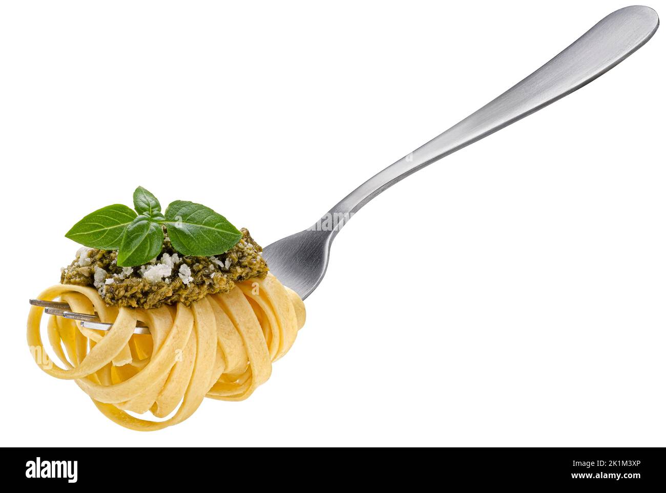 Fettuccine su forchetta, spaghetti isolati su fondo bianco Foto Stock