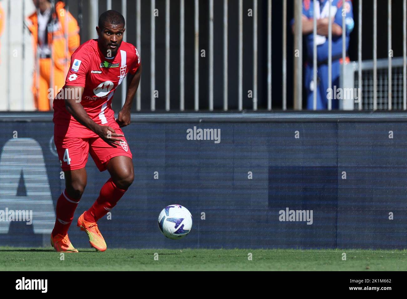 Marlon Santos dell'AC Monza controlla la palla durante la Serie A match beetween AC Monza e Juventus FC allo Stadio UPOWER il 18 settembre 2022 a Monza Italia . Foto Stock