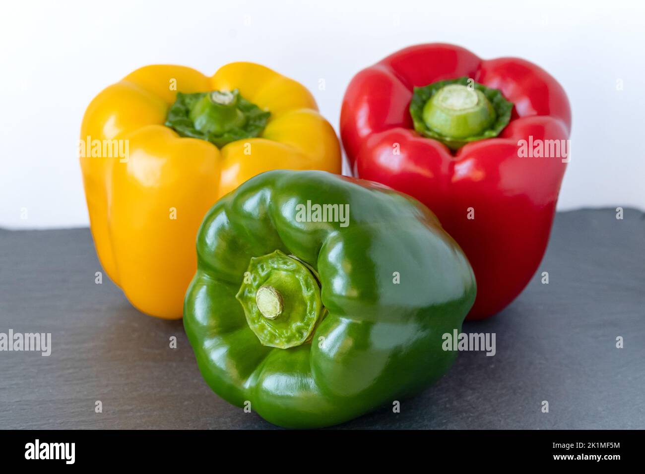 Peperone verde, giallo e rosso. Foto Stock